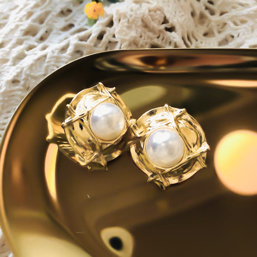 Mesh Pearl Stud Earrings