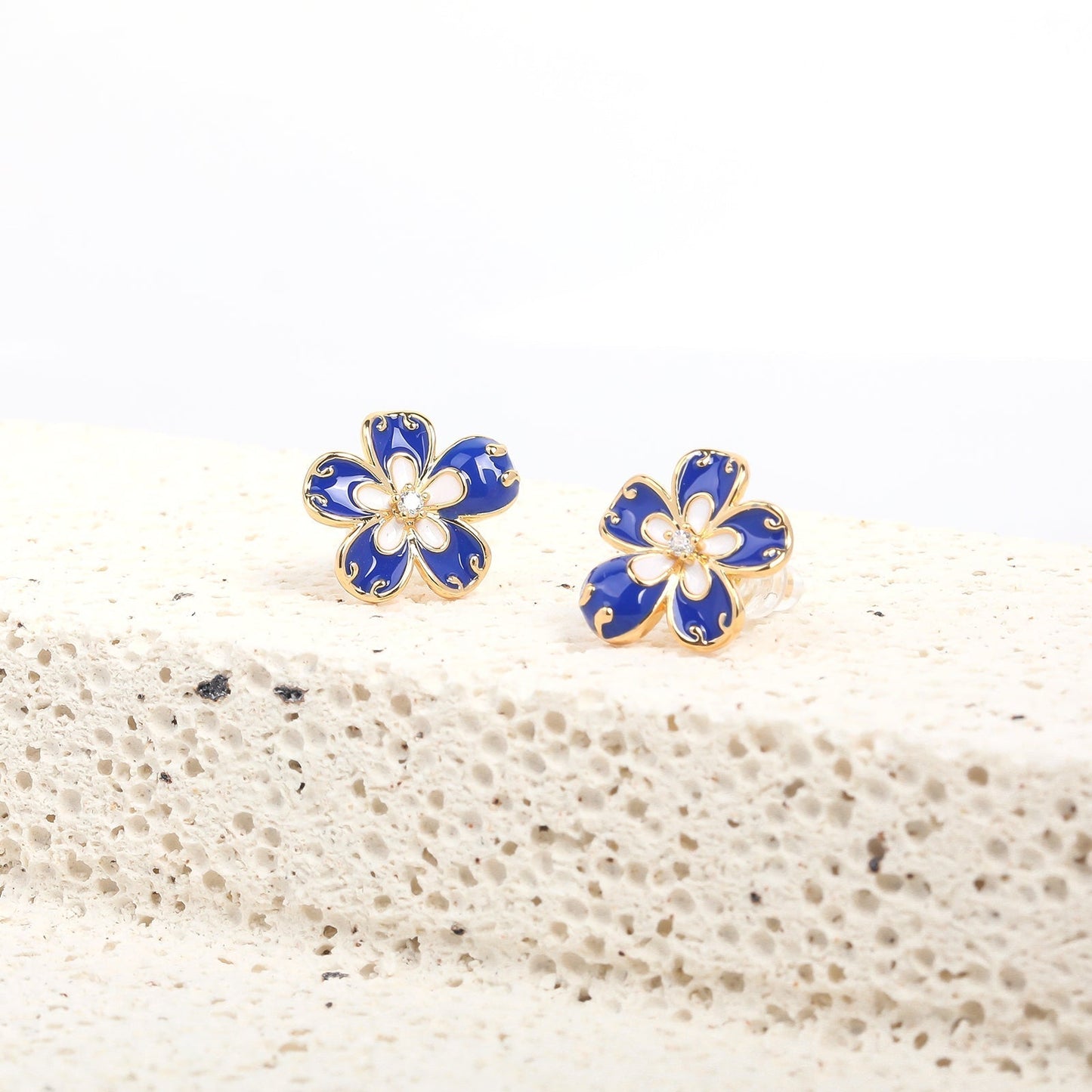 Retro Blue Flower Stud Earrings