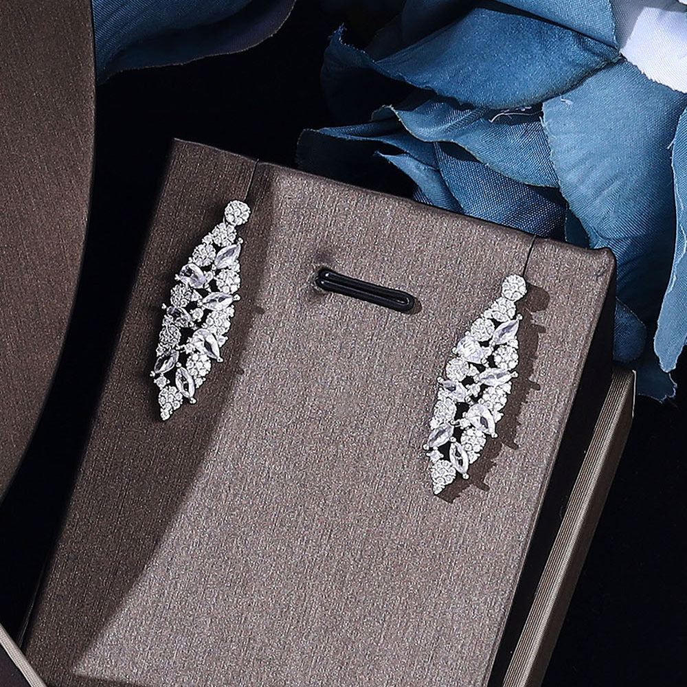 Fashionable Simple and Elegant Zircon Jewelry Set