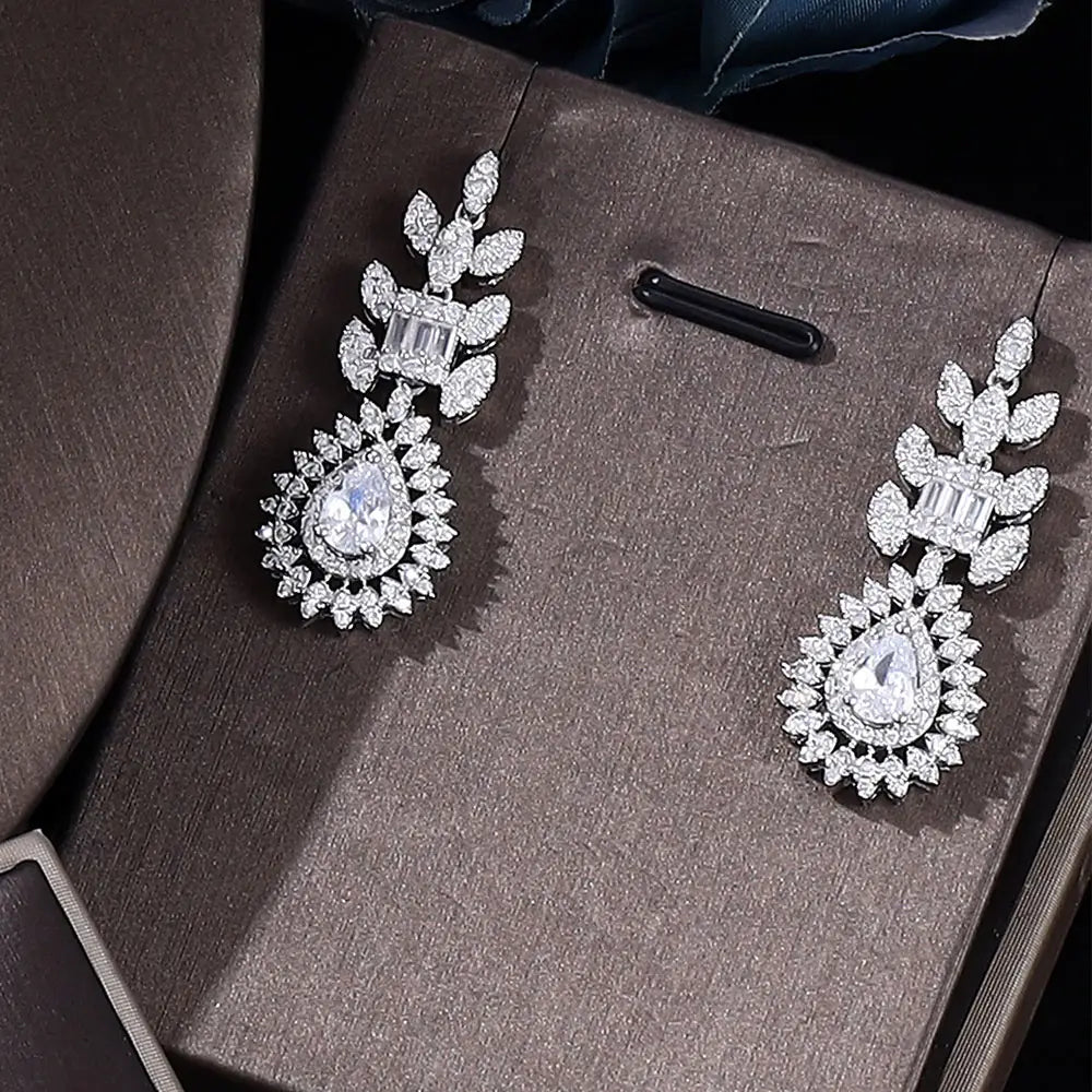 Elegant Leaf and Teardrop Zirconia Jewelry Set