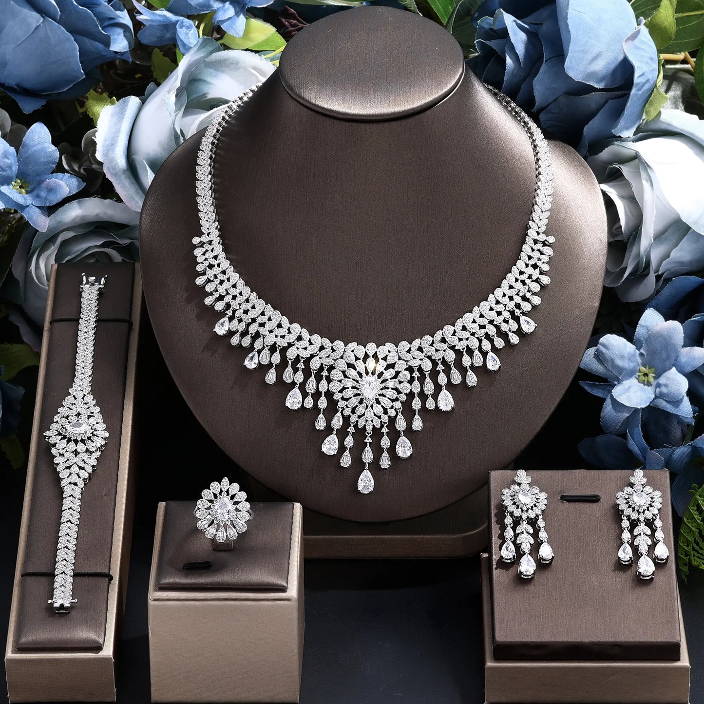 Noble and Elegant All-Diamond Jewelry Set