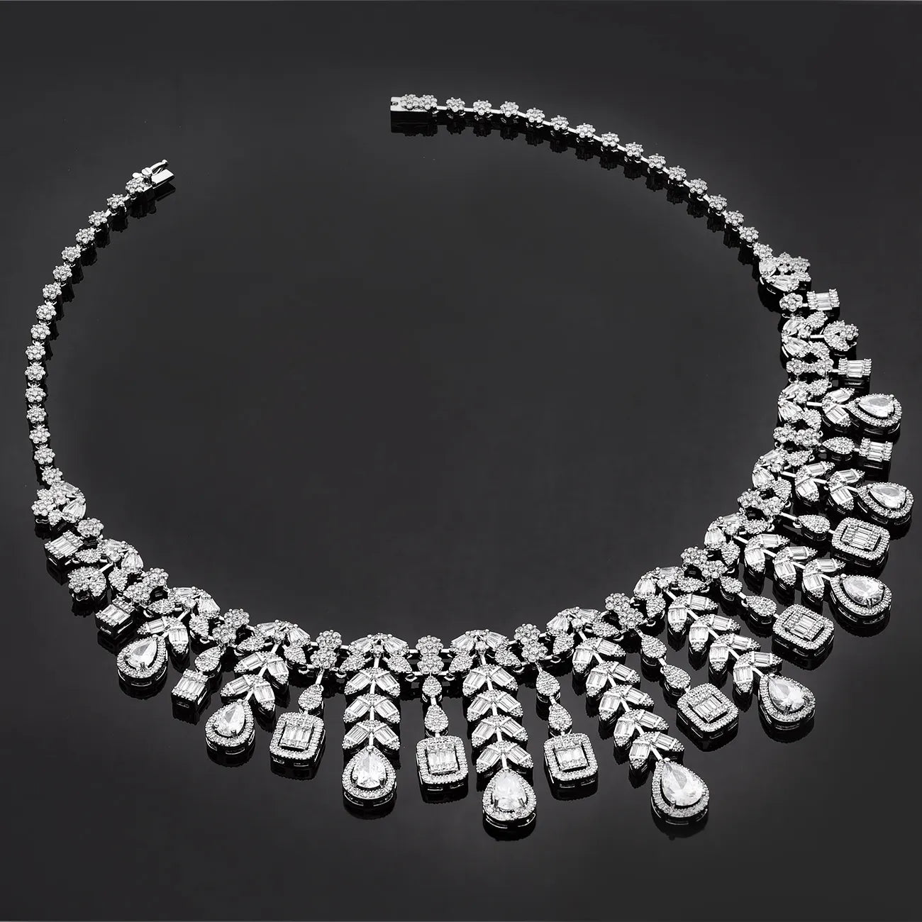 Luxurious Royal-Style Diamond Jewelry Set