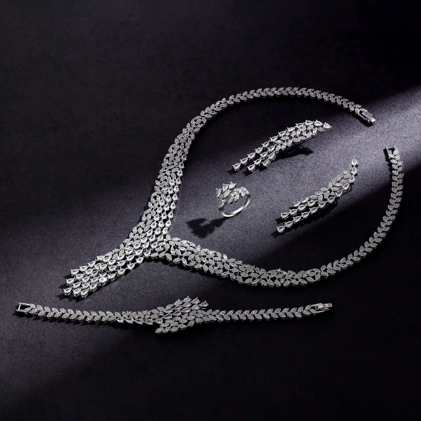 Brilliant Elegance Teardrop Diamond Set